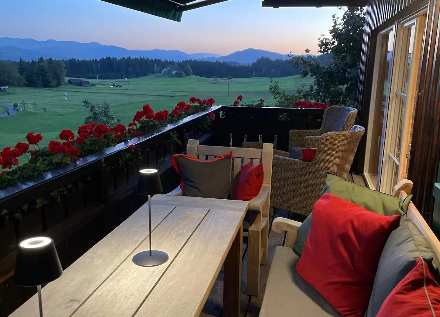 Chalet 1750: Stylish Allgäu Retreat with Panoramic Views Weiler-Simmerberg